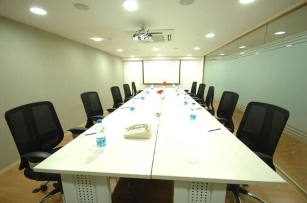 Davanam Sarovar Portico Suites Μπανγκαλόρ Εξωτερικό φωτογραφία